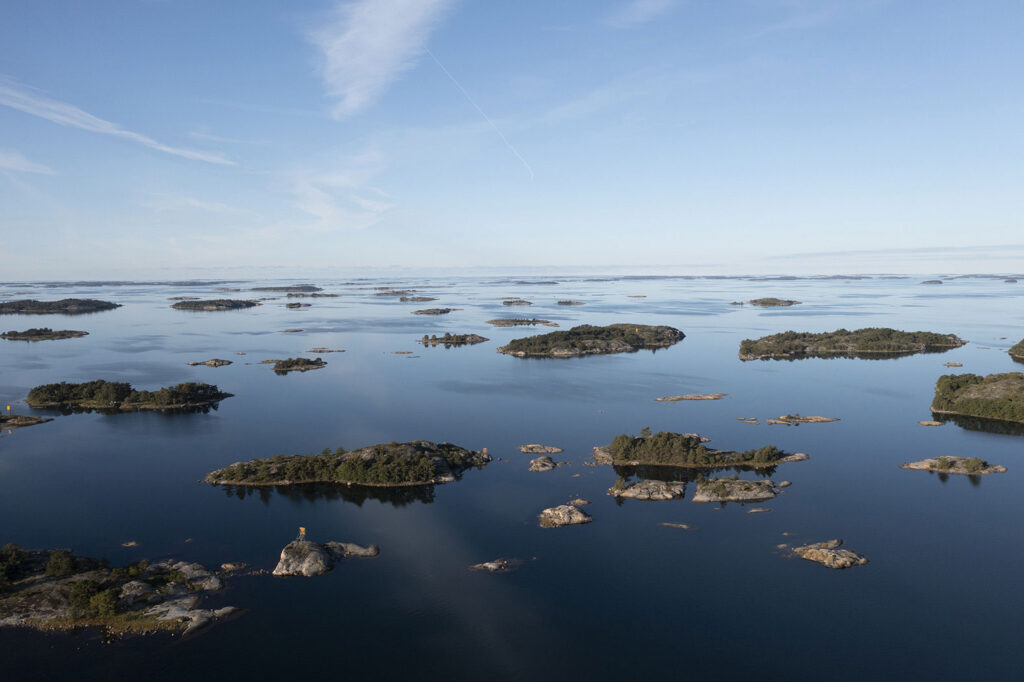 Joukko korkean tason asiantuntijoita kokoontui Saaristomeren ja Itämeren huippukokoukseen keskustelemaan meren tämän hetken tilanteesta ja tulevaisuuden kuvasta kestävän kehityksen hengessä.